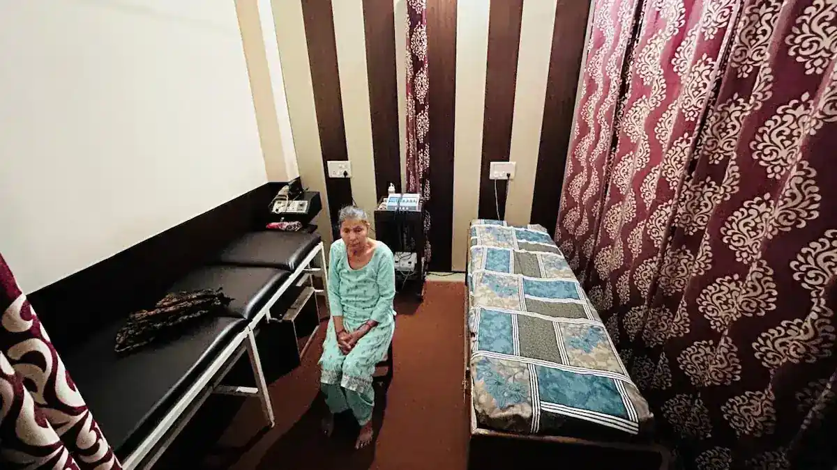 Patient recovering at Shamli Physiotherapy Osteo Chiro Clinic